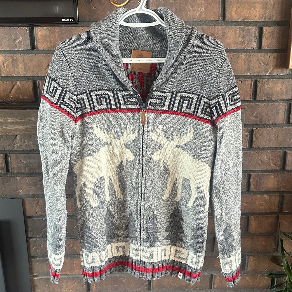 Canadiana Women’s Zip-up Sweater